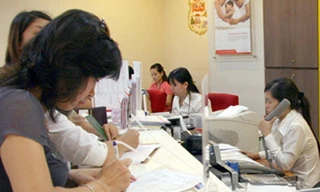 Công chức trẻ: 'Làm em ăn thèm vác nặng'