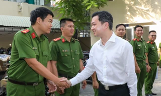 Bí thư T.Ư Đoàn Nguyễn Minh Triết thăm và chúc Tết các đơn vị làm nhiệm vụ xuyên Tết