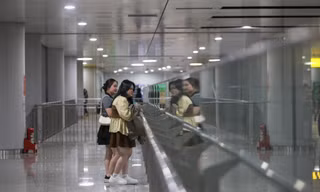 Bất ngờ hình ảnh metro TPHCM ngày mùng 5 Tết