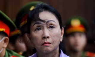 Gương mặt thất thần của bà Trương Mỹ Lan sau khi bị đề nghị tuyên án tử