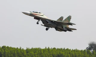 Một ngày luyện bay của phi đội 'hổ mang chúa' chuẩn bị đại lễ 30/4