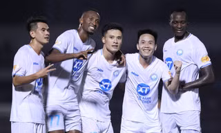 Vắng 'song sát' Hendrio – Xuân Son, Nam Định vẫn vùi dập chủ nhà TPHCM