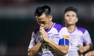 CLB Hà Nội thắng kịch tính TPHCM trong trận cầu 2 thẻ đỏ và 2 quả phạt đền