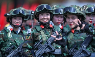 Những 'bông hồng thép' hợp luyện tại sân bay Biên Hòa