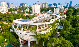 Cận cảnh Nhà Thiếu nhi hình cánh diều độc, lạ ở TPHCM
