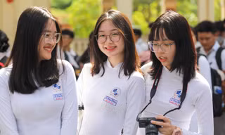 Nét đẹp tinh khôi của nữ sinh TPHCM ngày khai giảng