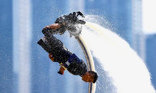 Mãn nhãn với màn 'bay' trên sông Sài Gòn bằng ván phản lực