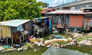 Cận cảnh rạch ở TPHCM ô nhiễm nặng, hơn 1.000 căn nhà cần di dời