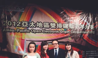 Từ trái qua Hoàng Thảo, Minh Phương, PGS.TS Lưu Quang Minh, Lê Thị Quỳnh