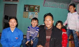 Người bới rác nhặt được 11 cây vàng