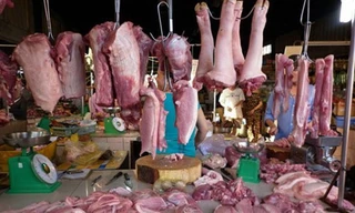 Hoang mang tin 'giòi' lúc nhúc trong thịt lợn