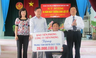 Tiền Phong thăm, tặng quà TT Điều dưỡng thương binh Duy Tiên