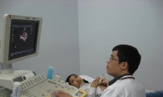 Gần100 trẻ bị tim bẩm sinh được khám và điều trị miễn phí