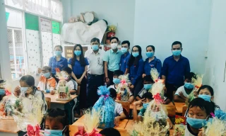 Tỉnh đoàn An Giang mang niềm vui đến trẻ em cơ nhỡ dịp năm mới