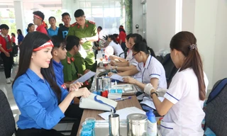 Hoa khôi Thúy Vi mong muốn chia sẻ giọt máu cứu người