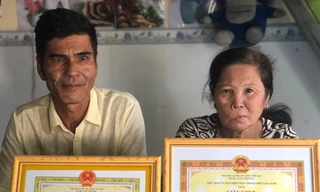 Chủ tịch tỉnh Đồng Tháp khen người nhặt ve chai trả lại gần 1 tỷ cho người đánh mất