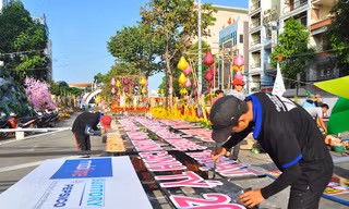 Đường hoa xuân Cần Thơ được làm từ 85 nghìn chậu phục vụ du khách