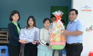 'Tết này mẹ con em ấm áp trong căn nhà mới' ​