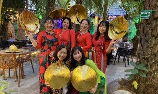 Ngôi nhà dát vàng 'độc nhất vô nhị' giữa lòng Tây Đô