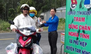 Trạm dừng chân nghĩa tình của bạn trẻ xứ Sen hồng