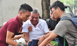 Tình nguyện viên hỗ trợ người khuyết tật