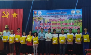 Cần Thơ hỗ trợ 500 phần quà cho sinh viên khó khăn về quê đón Tết ​