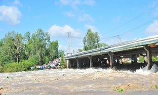 Chính thức xả đập Tha La và Trà Sư ở đầu nguồn lũ An Giang