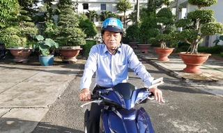 Chủ tịch Đồng Tháp lý giải đi xe máy đến công sở