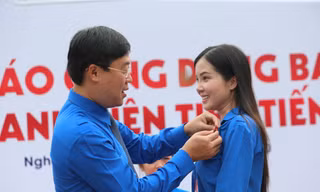 Hoa khôi Huỳnh Thúy Vi: Rèn luyện đức lẫn tài để cống hiến cho đất nước