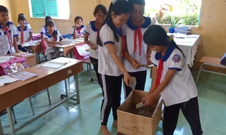 Cảm động học sinh dân tộc ủng hộ đồng bào miền Trung