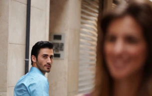 Adam không 'soi' Eva nhiều như thế...