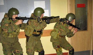 Súng tiểu liên của đặc nhiệm Nga uy lực đến đâu?