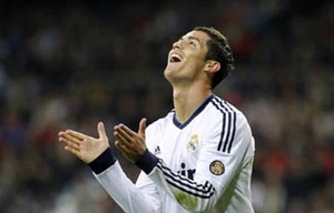 Ronaldo tranh đoạt 'Giày vàng'