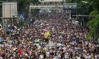 Hàng ngàn người biểu tình chống chính phủ ở Thái Lan