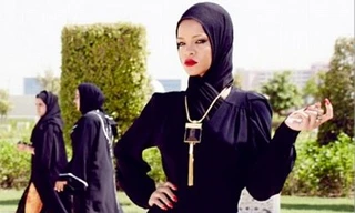 Rihanna bị ‘tống cổ’ khỏi thánh đường vì ưỡn ẹo tạo dáng