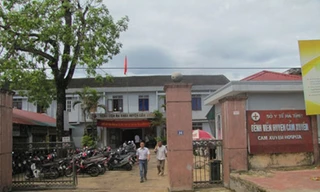 Cách chức phó trưởng khoa 'siêu quậy'