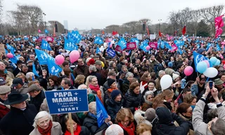 Biểu tình không cho cặp đồng tính nhận con nuôi