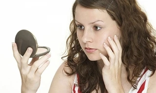 Trị mụn trứng cá bằng... vi-rút