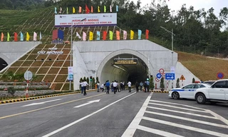 Bắt đầu thu phí ô tô qua hầm Cù Mông từ 1/4