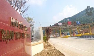 Dự án BOT Hòa Lạc - Hòa Bình vẫn chưa thu phí. Ảnh trạm thu phí dự án đặt tại Hòa Bình. 