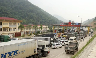 Trạm thu phí BOT Hòa Lạc - Hòa Bình bị tài xếp tập trung phản đối hồi tháng 6/2019.