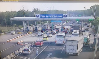 Trạm thu phí trên cao tốc TPHCM - Dầu Dây.