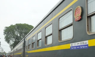 Tàu liên vận Việt - Trung hoạt động trên khổ ray 1.435mm đỗ tại ga Gia Lâm (Hà Nội).