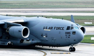 Thêm 3 ‘ngựa thồ’ C-17 hạ cánh xuống Nội Bài