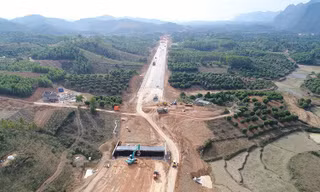 Thi công cao tốc Bắc Giang - Lạng Sơn.