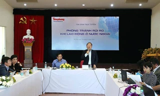 Nhà báo Lê Xuân Sơn, Tổng Biên tập Báo Tiền Phong phát biểu khai mạc Tọa đàm - Ảnh: Hoàng Mạnh Thắng