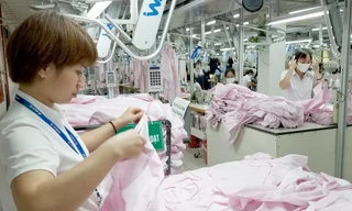 Hơn 22 triệu lao động Việt Nam làm việc trong những ngành chịu nhiều tác động của dịch COVID-19 và đối mặt với rủi ro việc làm. Ảnh minh hoạ.