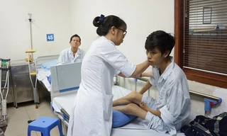 Bệnh nhân Nguyễn Văn Tuyên, với 26 năm gắn bó và duy trì sự sống nhờ thẻ BHYT.