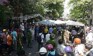 Hiện trường vụ xe Lexus biển tứ quý 6 đâm vào đoàn lễ tang tại Bình Định.