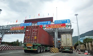 Chính thức rút lệnh dừng thu phí với tất cả 4 dự án BOT chậm triển ký phụ lục hợp đồng về thu phí tự động. Ảnh trạm thu phí BOT Bắc Hải Vân.